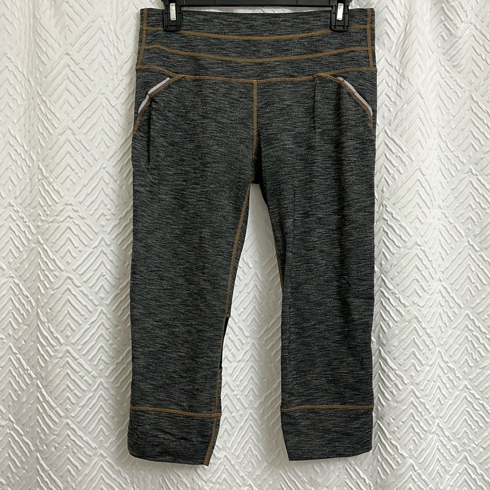 Athleta‎ Heather Gray Tan Revelation Capri Size Medium